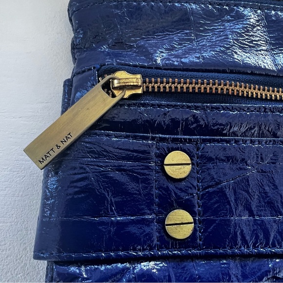 MATT & NAT - VINTAGE/VEGAN BLUE CRINKLE CLUTCH BAG - Picture 2 of 6